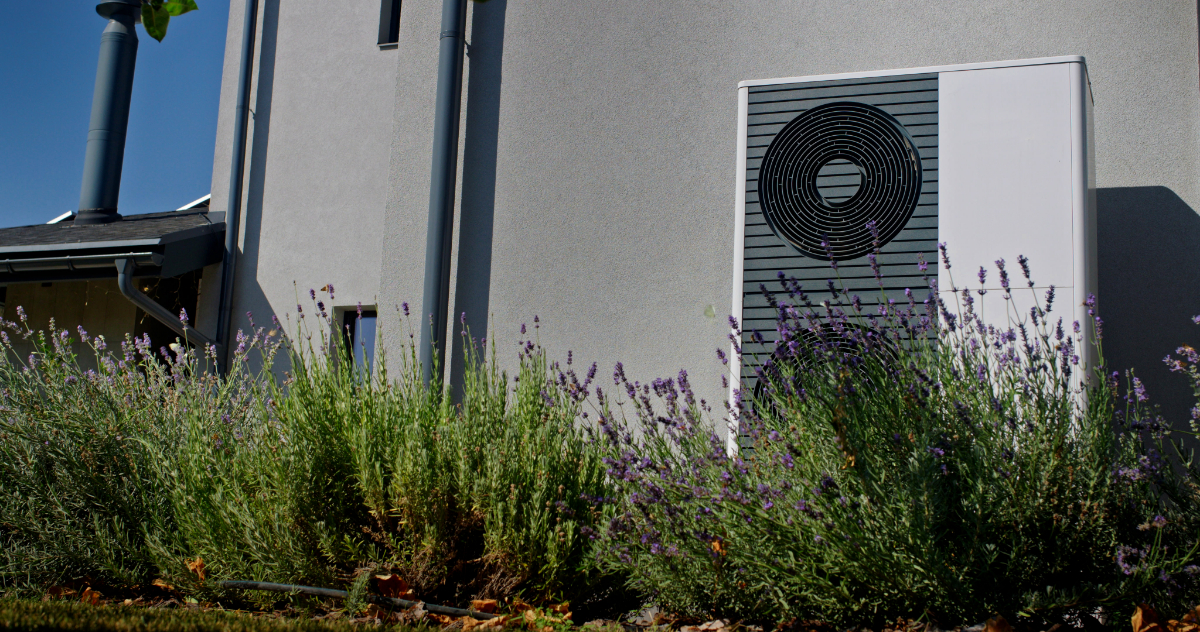 Hőszivattyú Energiatakarékos fűtési megoldás hőszivattyúval. Telepítés, beüzemelés és karbantartás megbízható szakemberektől, spóroljon energiát és pénzt!